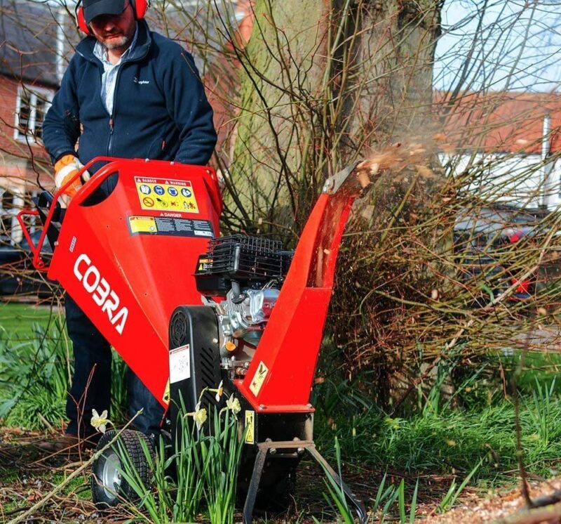 Cobra CHIP650L 80mm / 3" Capacity 196cc Petrol Wood Chipper - Image 2